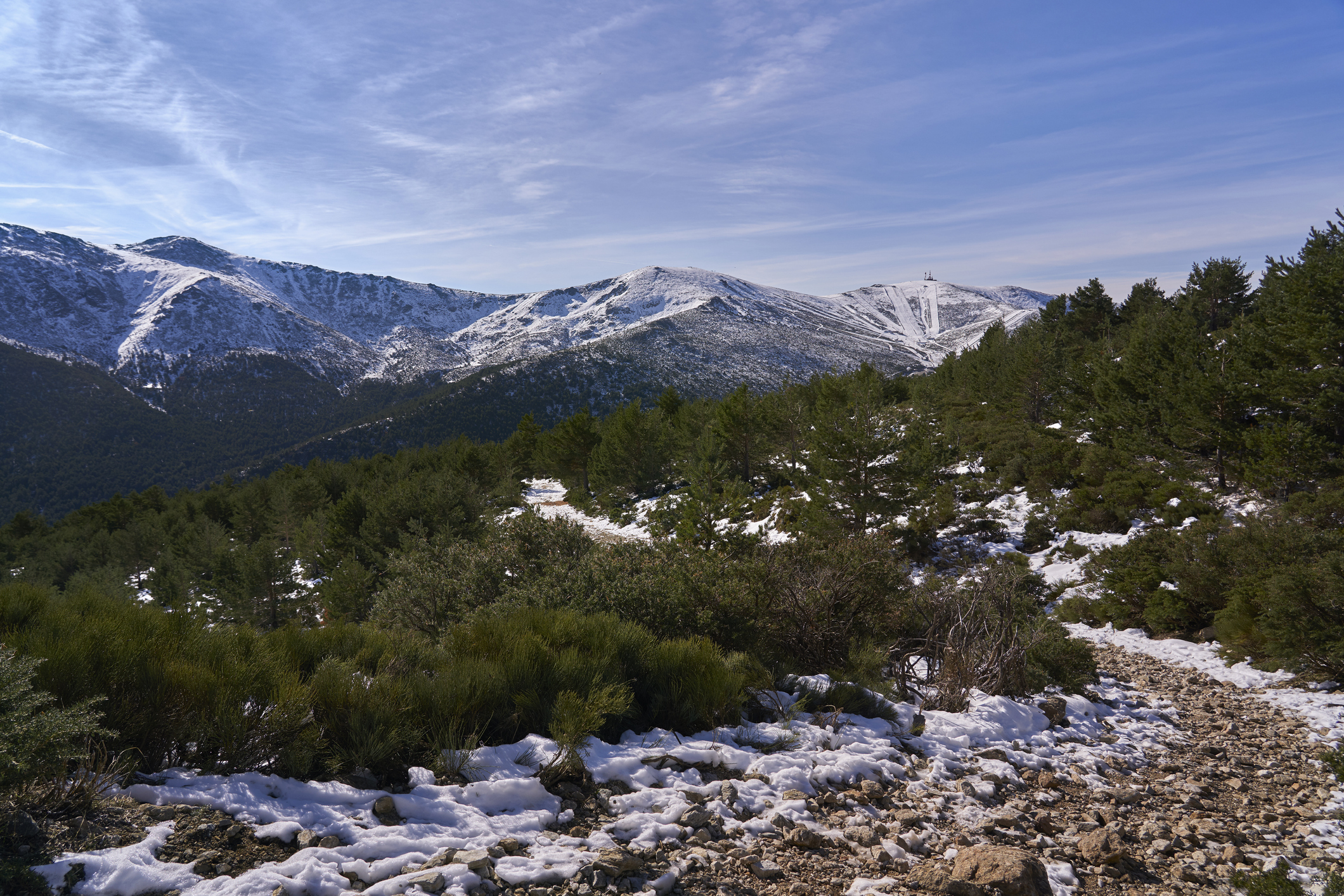 Sierra Navacerrada nevada, laguna de Peñalara en Madrid.